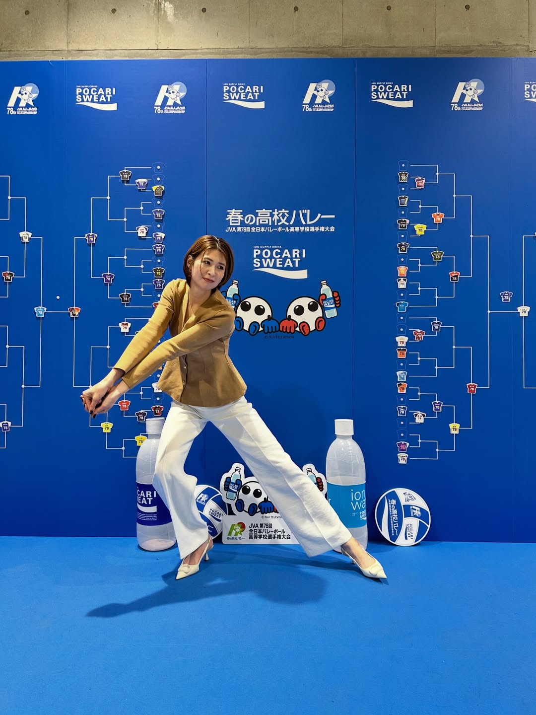 春高バレーの舞台で木村沙織が笑顔　爽やかコーデで大会を彩る