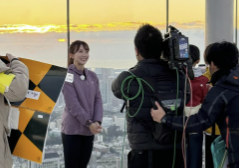 長谷川朋加、42.195kmウォーキングイベントに出発！「ズムサタ」中継で笑顔を届ける