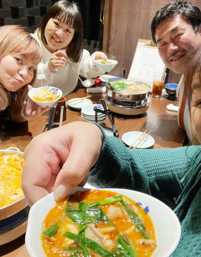 北斗晶が家族ショットを公開🌟「やっぱり1番食べたいのは...」福岡名物に大満足❗️