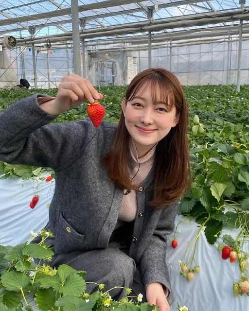 「イチゴが熱い！」テレ朝・森山みなみアナ、甘～いイチゴににっこり