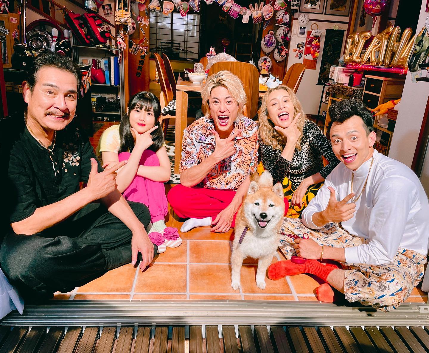 全開バリバリの愛🙋‍♀️💕映画化希望の声続出中「夜露志苦‼️✨🍓」満島真之介さんが家族写真公開