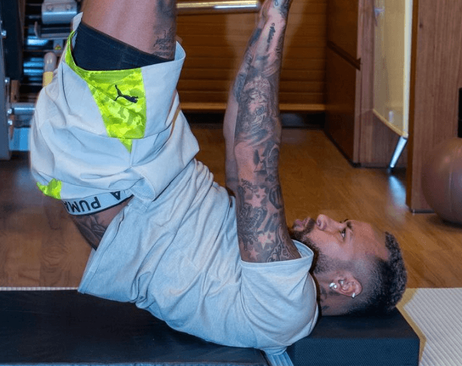 長期離脱中のネイマールがトレーニング姿を披露し話題に