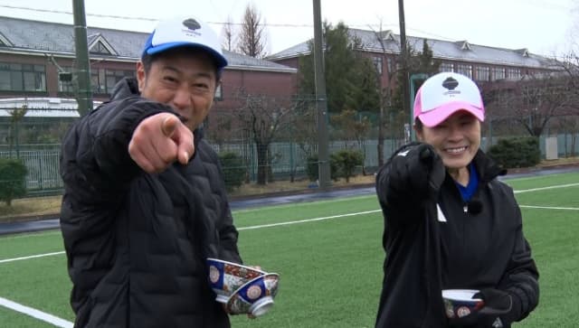 澤穂希が芸人パンサー尾形の母校へ乱入し、対決⁉