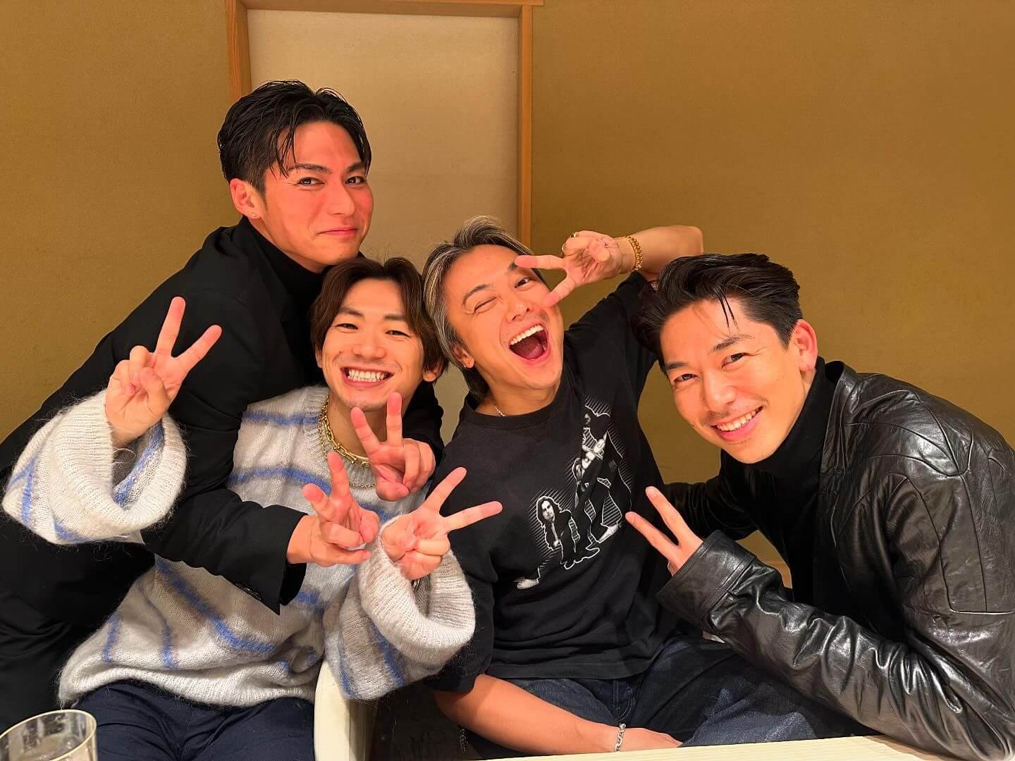 TAKAHIRO、EXILEメンバーと仲良し写真を公開！「私も入れて～」とファンも仲間入りを希望！