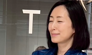 「ストパー姿で爆睡？」木村多江、梅雨支度の“怪しい私”にファンほっこり「滅茶苦茶可愛い！」