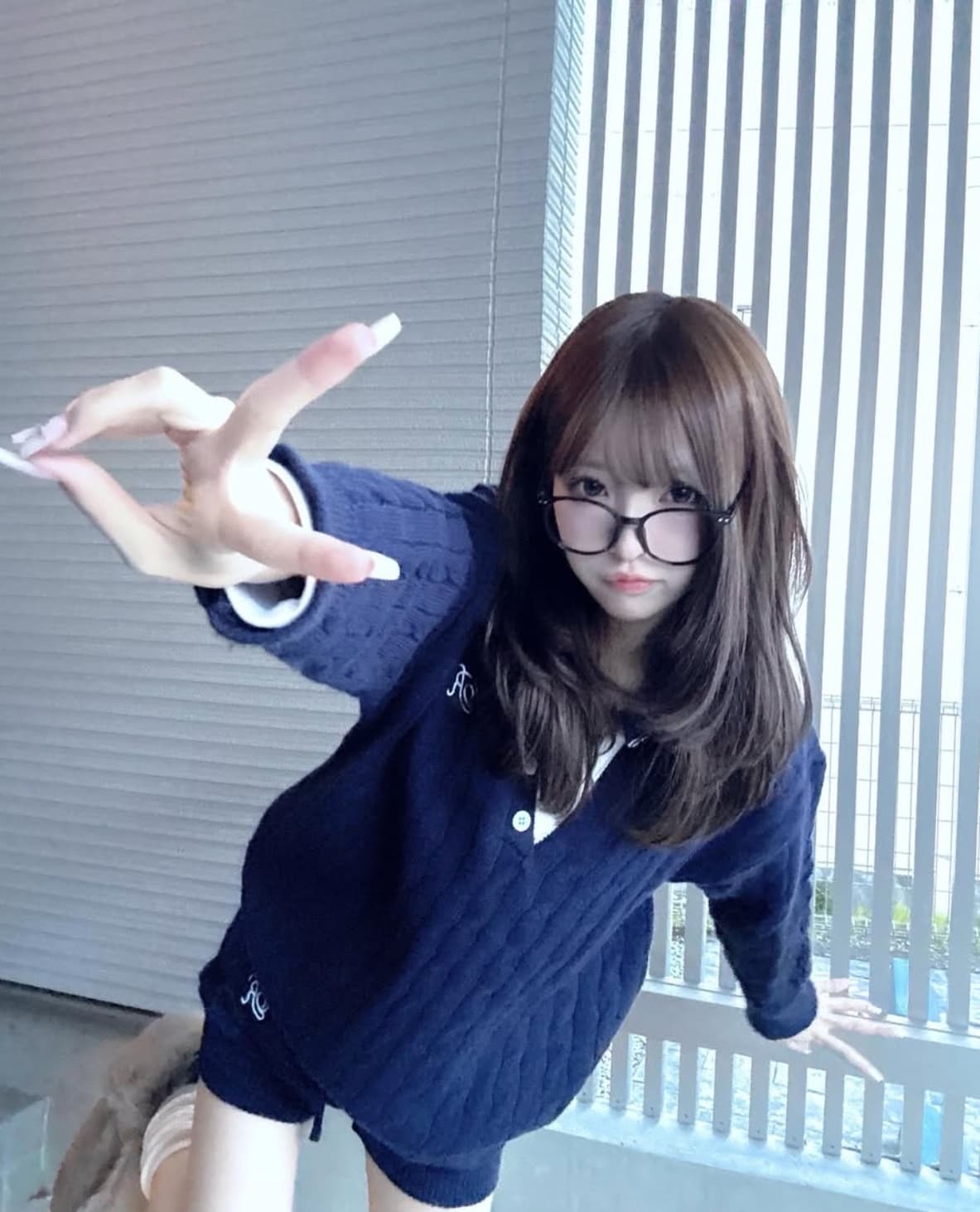 「ほんとにかわいい！」人気YouTuber・MINAMIのスタイル際立つ全身ショットが話題！