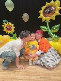 「成長早すぎ」超人気女性YouTuber 娘の顔出しショットにいいね殺到 家族集合ショット公開