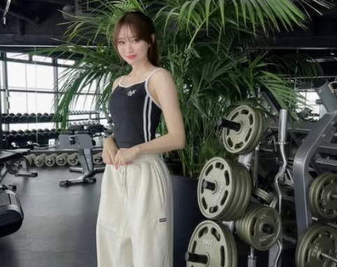 「トレーニング女子のジム総長に推薦します」人気モデル、”囚われの情熱トレムービー”がジワるとファン拍手喝采！