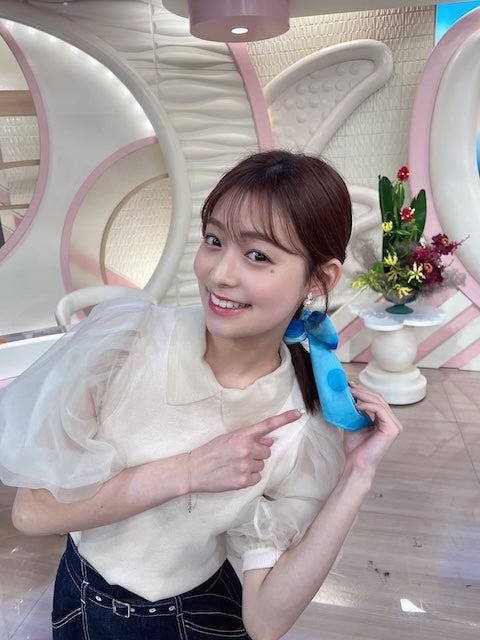 「Angelにしか見えません」田﨑さくらアナ、青いスカーフを着用した姿を公開！