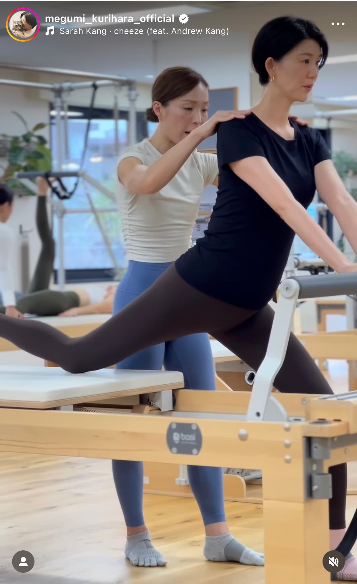 栗原恵　マタニティピラティスの動画を披露披露！！！愛おしいぽっこりお腹が話題に