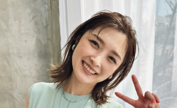 「チャーミー全開！」石川梨華のナチュラルスマイルに“癒やされる”声続出