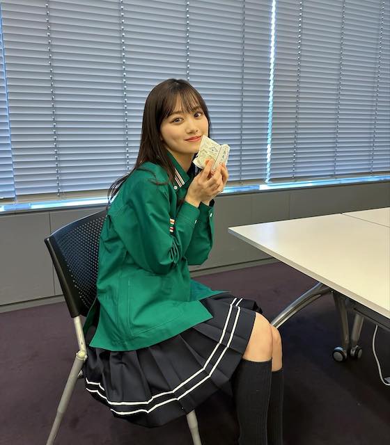 「こんな店員いたら毎日通う！」山下美月がコンビニ店員に🏪