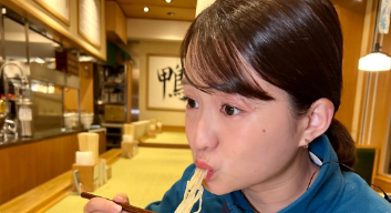 早朝ラーメンリポートで鴨ラーメンを堪能！ファンも大興奮！篠原梨菜アナ