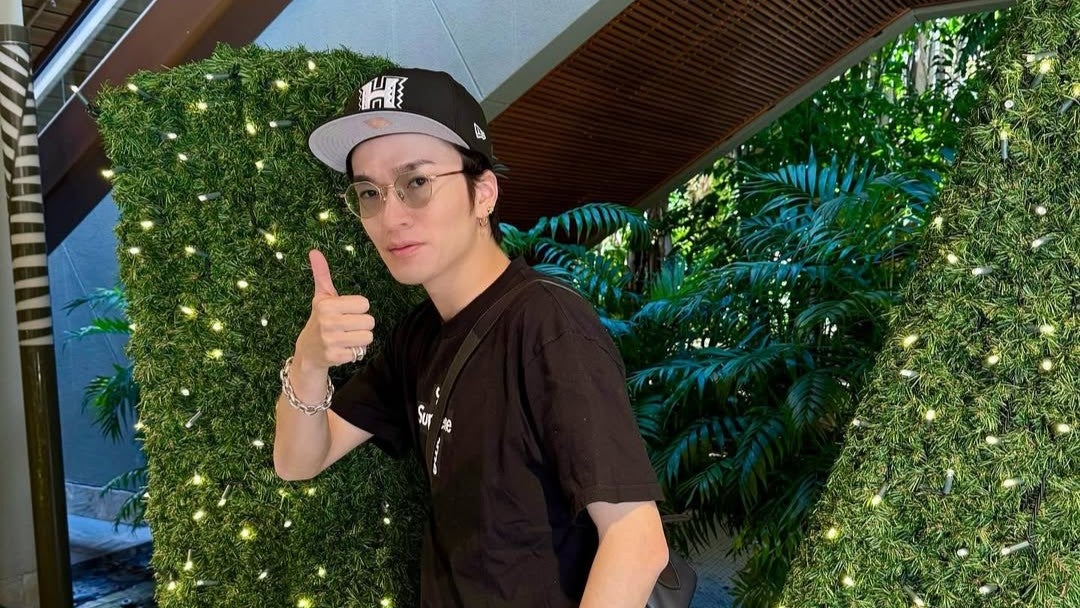 南国で見せた“無邪気な笑顔”にファン悶絶！あの人気コンビが仲良しすぎる