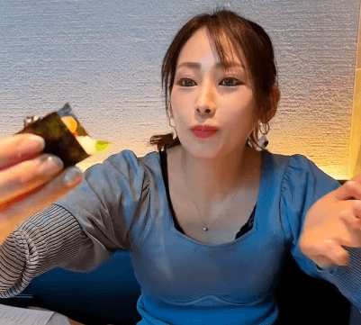 「元気満タンになるだよっ」美女アウトドアモデル、“やっきにく～タイム”のご満悦・親子仲良しムービーが話題に「今日も綺麗」