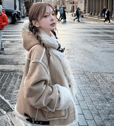 「私は…更新を待っていた」異次元の可愛さと評判のモデル、NYシティの曇り空かき消す”テリテリ・ショット”にファンガチ惚れ！