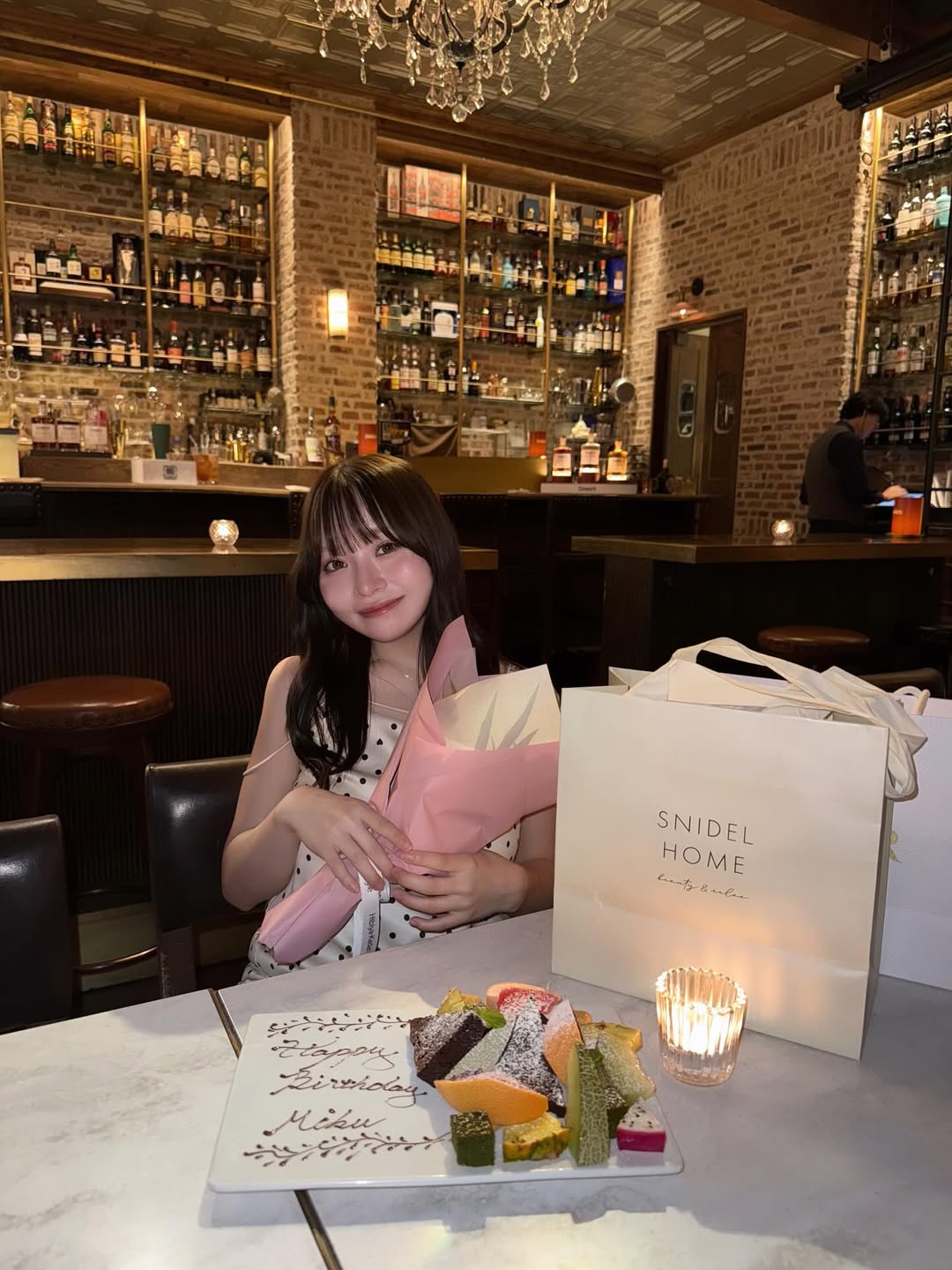 大嶋みくが最新ショットを披露「地元の友達が誕生日お祝いしてくれた」