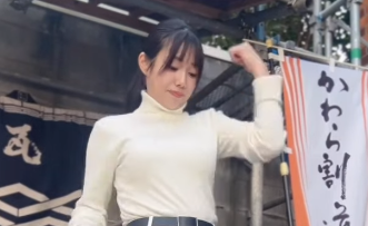 堀江聖夏、頭突き瓦割り3連発で驚愕のパフォーマンス披露！