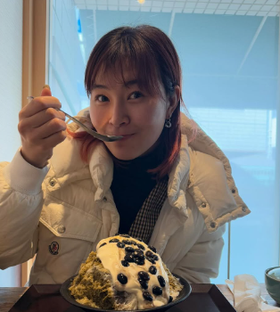 村上佳菜子、寒空の下でかき氷を堪能「冬に食べるのが最高！」
