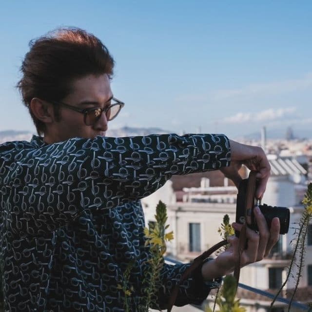 Snow Man・向井康二、美しい景色をファンに共有！スペインでのオフショットを公開