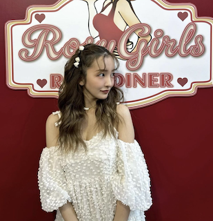 板野友美 デコルテ露わな大胆肩出しドレス姿が話題に