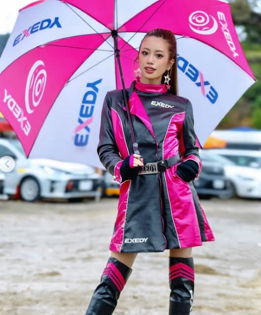 「素敵です！」レースクイーン・央川かこが開幕戦での写真を投稿！