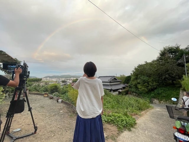 夕空に架かる虹がすべてを語る、池田エライザが立った『リライト』の静謐な一瞬