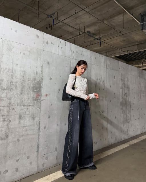 新木優子、仕事の日の私服を公開！足の長さが際立つデニムパンツ姿に「可愛い」「スタイル抜群」の声