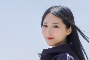 サーキットに映える笑顔 川瀬もえがオフショット公開