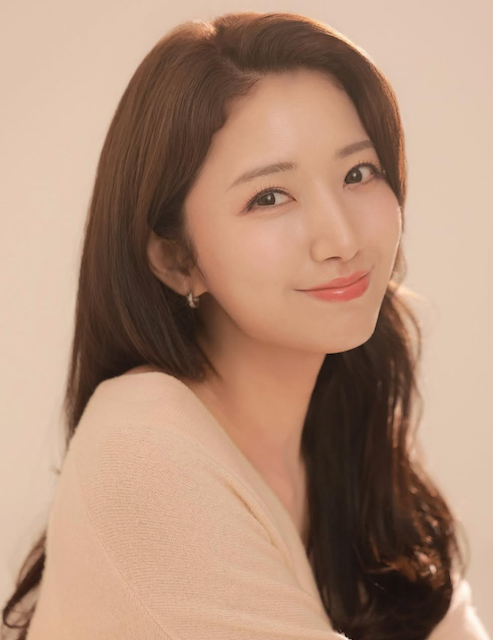 美容体験満喫！三田友梨佳アナが韓国で初メイク体験