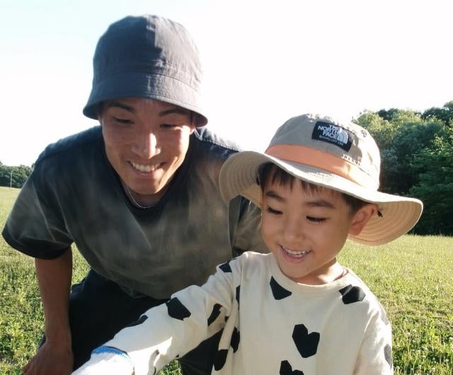 山中亮輔、ザリガニ釣りで父子の休日を満喫！