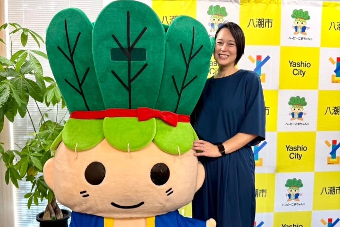 大山加奈、八潮市のPR大使に！！ハッピーこまちゃんとハッピーツーショット