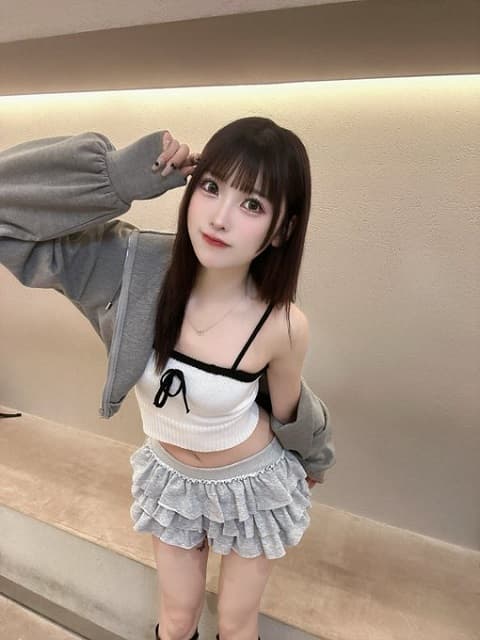 「似合いすぎて5度見しました」アイドルのマイクロミニスカ姿にファンドキドキ
