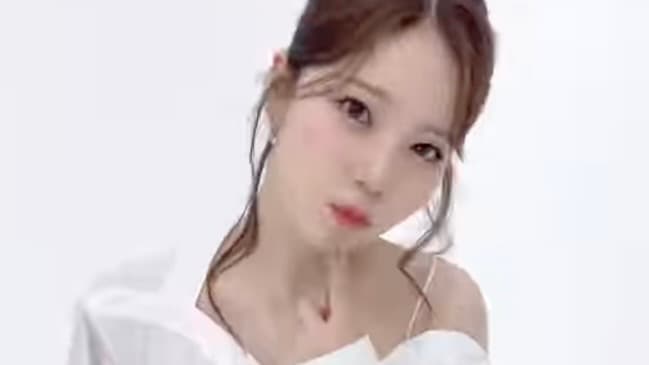 NiziU AYAKA、新曲の衣装に身に包んだスペシャルなソロ動画を公開「可愛すぎる！」絶賛と熱狂の声多数