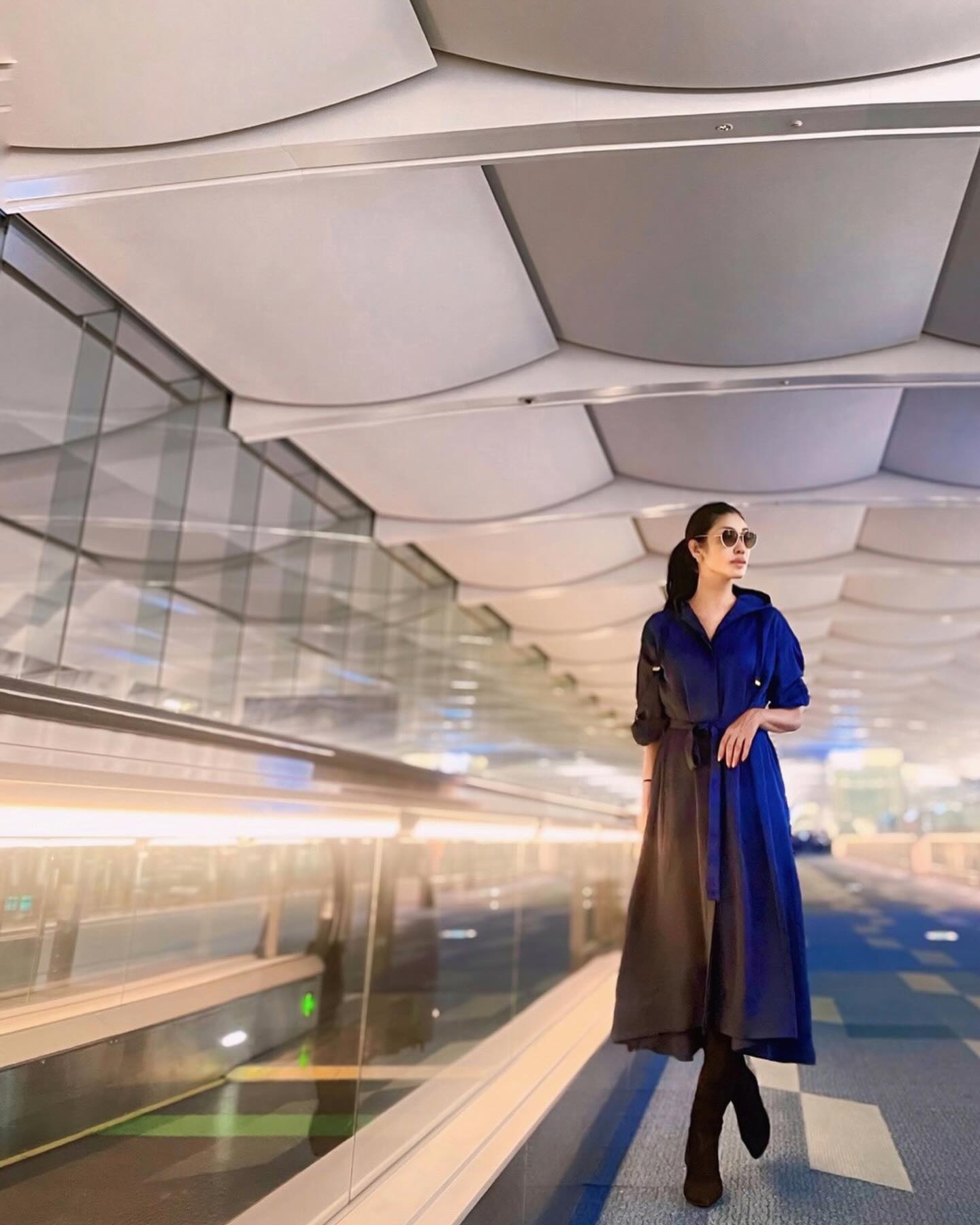 アンミカの”出国ファッション”が話題に！「どこにいても絵になる」