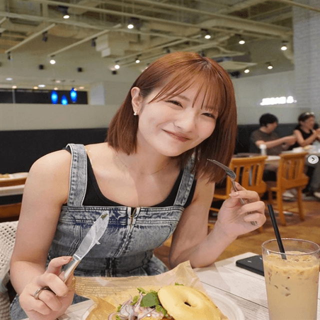 小嶋花梨(NMB48)の「恋人目線デート風」のドキドキショットにファン「アザトかわいい」の大絶賛