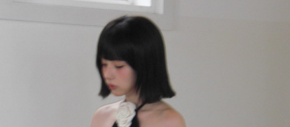 TWICEのMINA、撮影中のオフショットを公開！「シンプルなのにエレガント」と絶賛の声！！