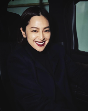 中村アン、暗闇の中で存在感際立つショットに「顔が浮かび上がってる！」と話題沸騰！！