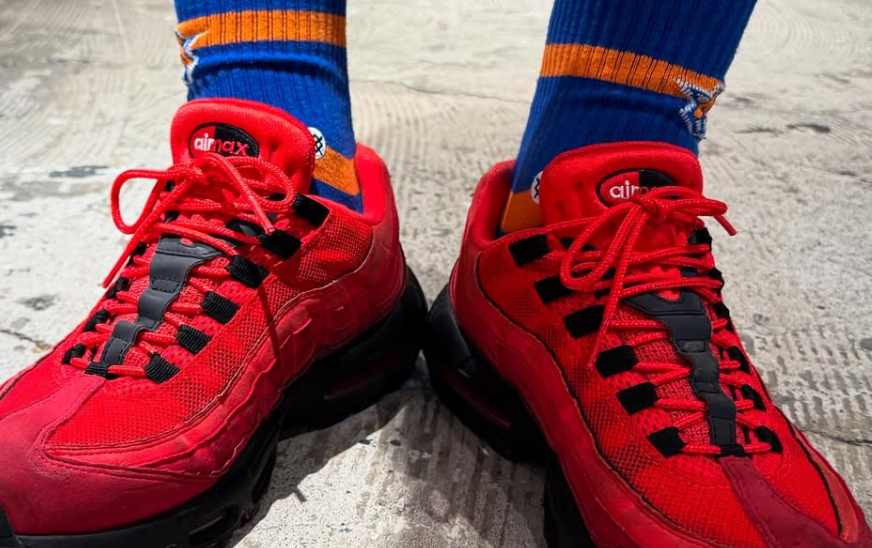 「King of Skull Tee」倉庫で仕分け！鈴木みのる、パイルドライバー＆STANCE新作を紹介