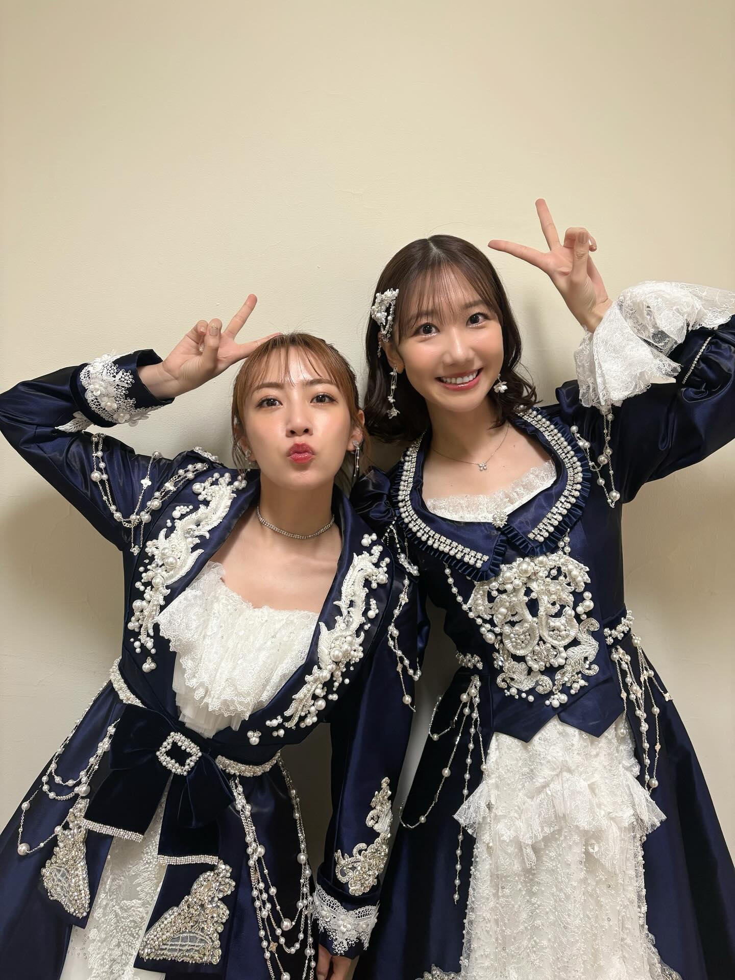 「レアな2shotな気がする」高橋みなみと柏木由紀とのツーショットに反響続々