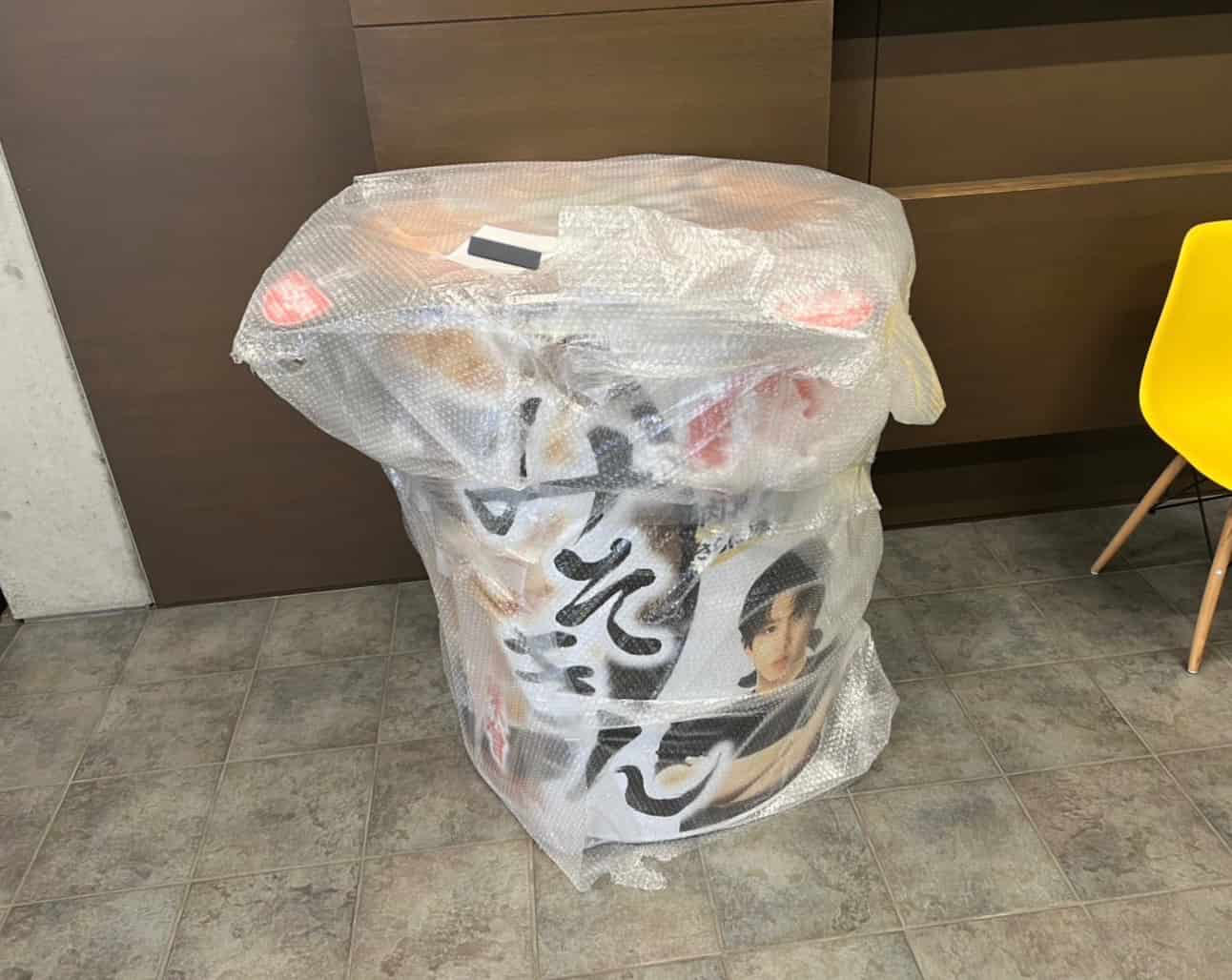 はじめしゃちょーがヒカキンさんから「巨大みそきん」を受け取り驚きの反応