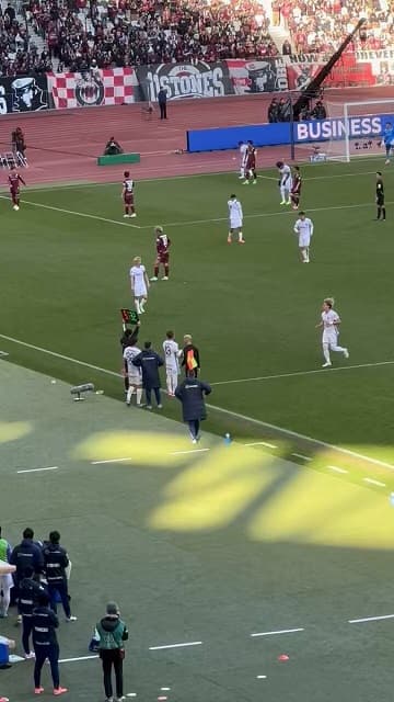 「今季もJリーグ始まるなぁー」四千頭身・石橋が高校サッカー時代の同級生・新井直人の試合を観戦！