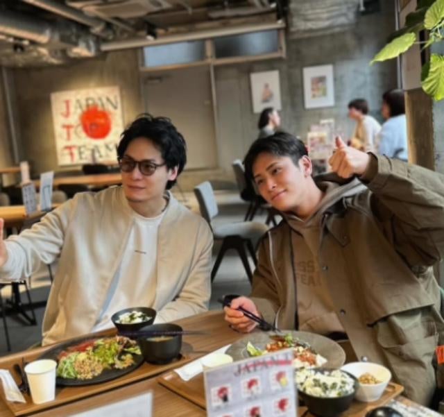 イケメン格闘家・飯田将成、JTTカフェ初体験！『朝倉未来キーホルダー手に入れた』