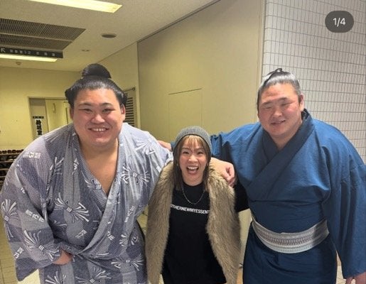 川井梨紗子、大相撲敦賀場所で地元力士に声援　「感無量」の3ショットも披露