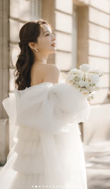 モデル・麻亜里 in パリ ウェディングドレスが美しすぎる！「素敵すぎ」「天使」「女神様」と話題に！