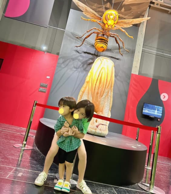 呂布カルマ「毒展」へ息子・娘とおでかけ「可愛い」