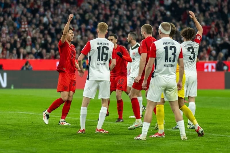 伊藤洋輝がバイエルン移籍後初ゴールを決める！日本代表選手らも祝福