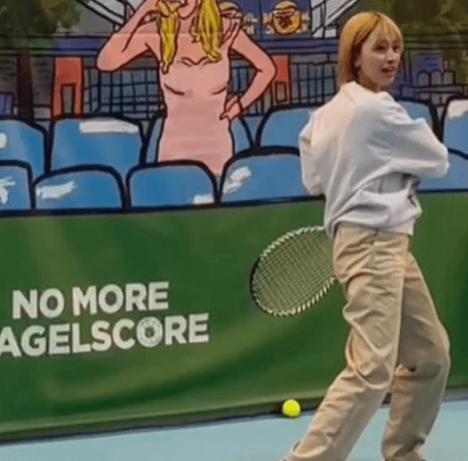 「え？海外はこんなに進んでるの？」話題の金髪美女テニスタグラマー、激カワショットとリアルテニスムービー披露に反響続出！