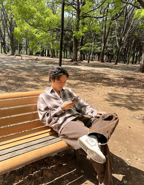 コムドット ひゅうがの横に映り込むのは…いつものあのゴリラ⁉︎