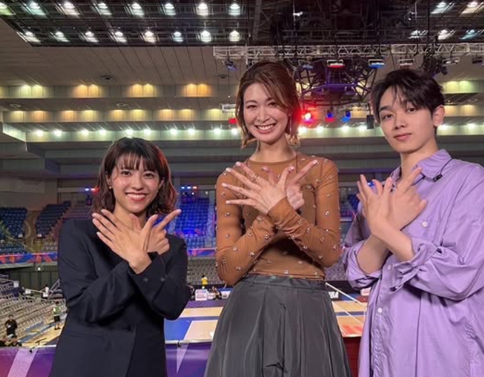 元女子代表・木村沙織、“Xポーズ”で韓国戦スト直勝を報告！明日はポーランド戦